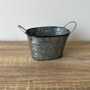 Tin holder